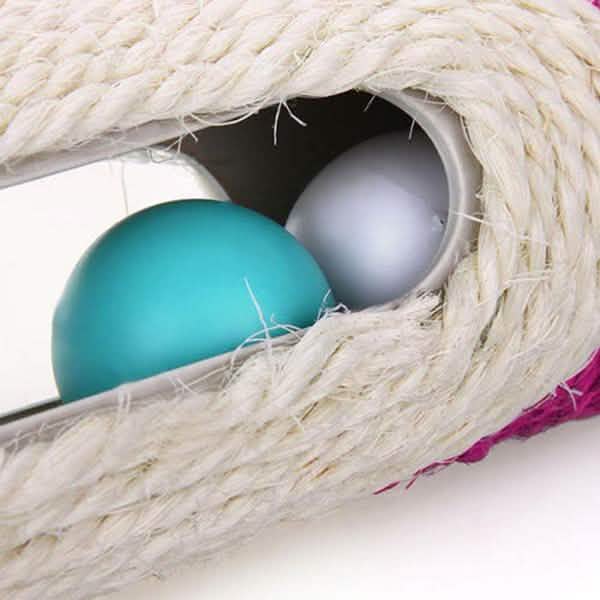 Rolling Sisal Cat Scratching Post with 3 Interactive Balls
